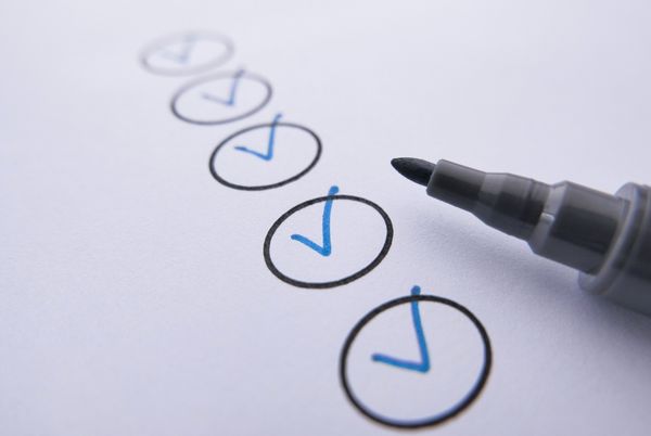 Checklist marcado con rotulador para presentarte a una oposición TIC